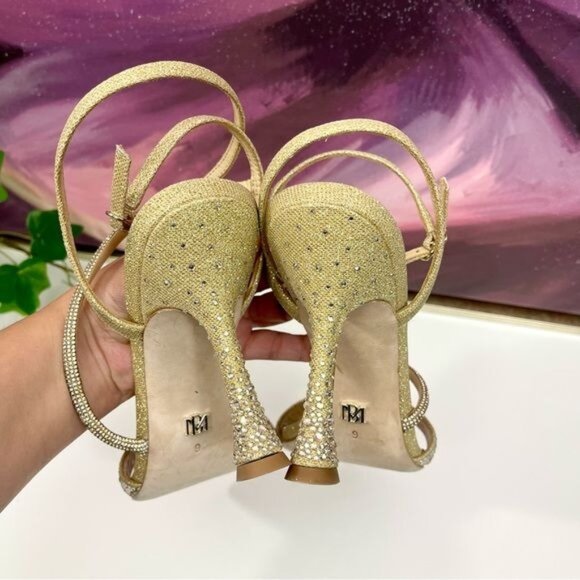 Badgley Mischka Brand Sally Curvy Heel Stiletto Sandal in Gold Size 9 - Picture 8 of 11